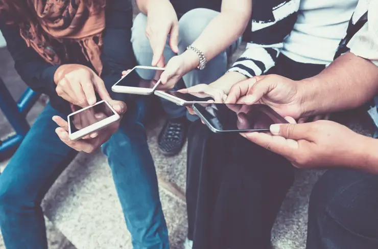 Casual-People-On-Steps-Using-iPhones