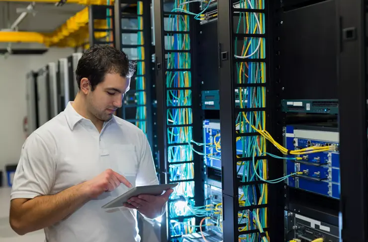 Tech-Worker-Data Center