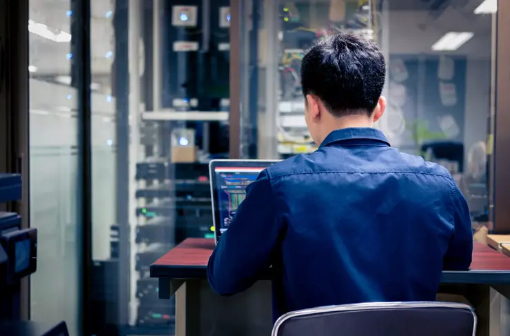 Data Center Worker Photo 