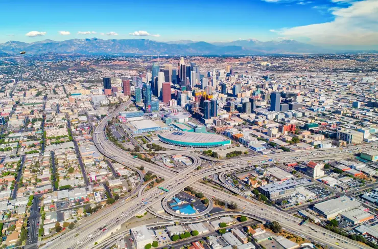 West-Coast-City-with-Mountain-Range