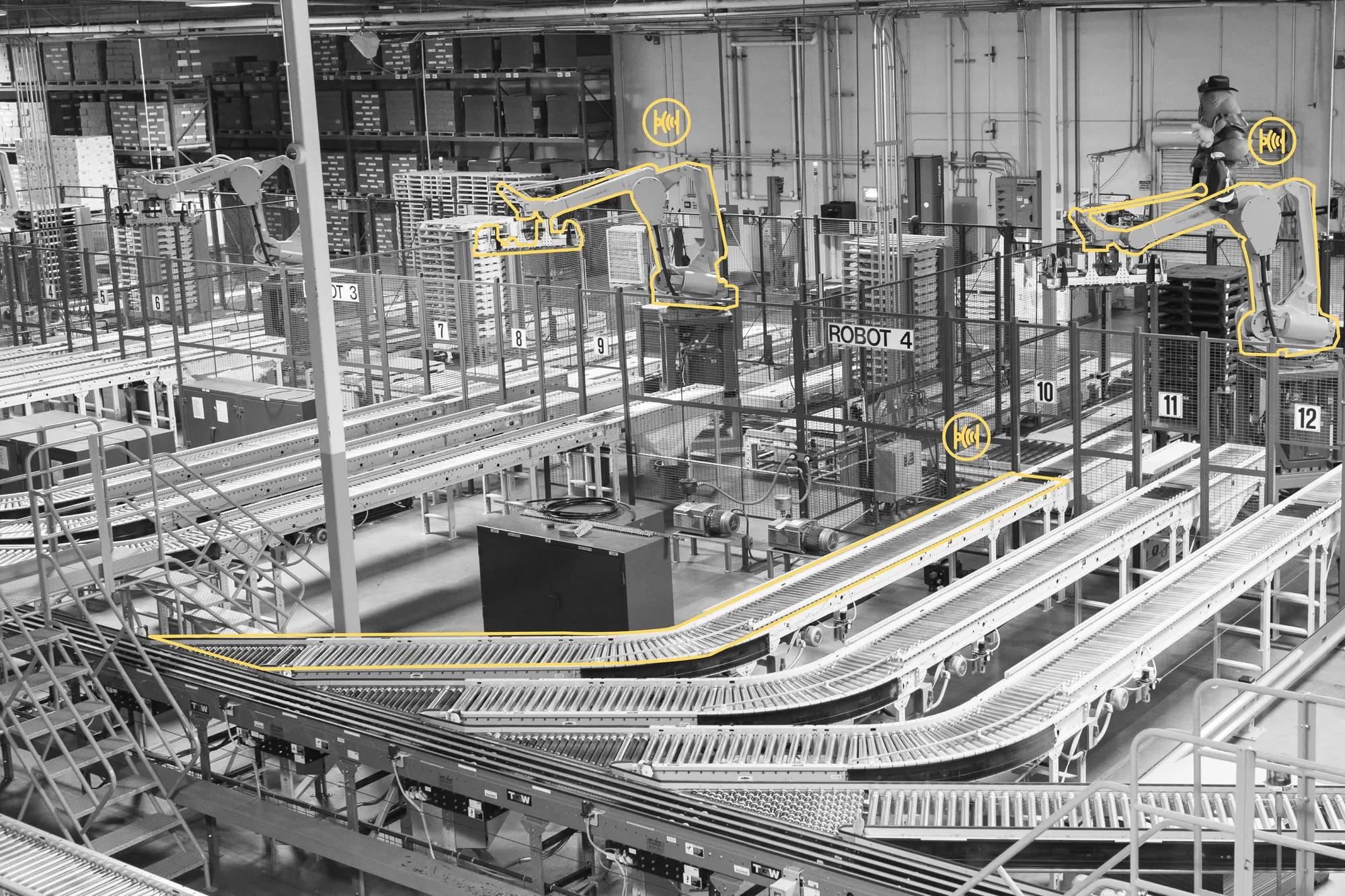 Fertigungsanlage mit Robotern und Förderbändern