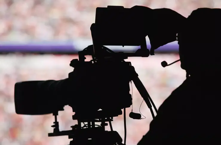 Silhouette-Professional-Camera-Man