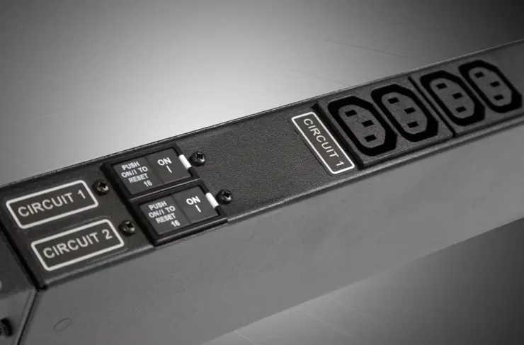 Vergrößerung einer Stromverteilungseinheit (Power Distribution Unit, PDU)